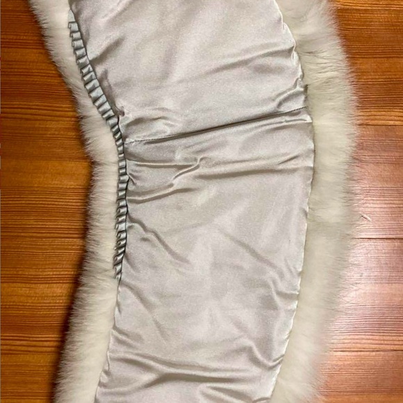 Saga fox fur shawl scarf - Picture 6 of 6